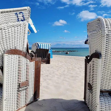 Gemütliche Meerblick-ferienwohnung: Strandnah Mit Terrasse Und Parkplatz Sierksdorf
