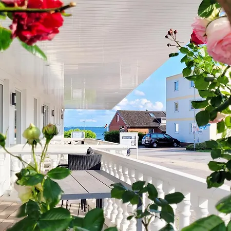 Gemuetliche Mit Meerblick Und Terrasse - Nur 50 Meter Zum Inklusive Parkplatz Und Fahrradunterstellplatz 아파트 *