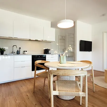 Gemuetliche Mit Meerblick Und Terrasse - Nur 50 Meter Zum Inklusive Parkplatz Und Fahrradunterstellplatz 아파트 지르크도르프